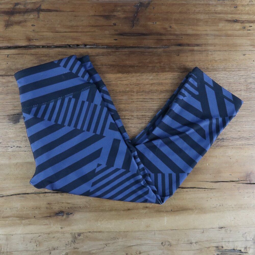 REEBOK BLACK & BLUE STRIPE CAPRI LEGGINGS SIZE SMALL